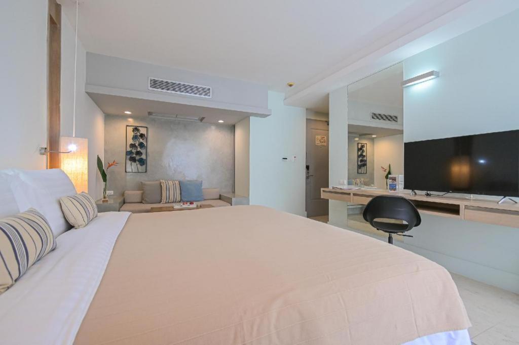 Ramada By Wyndham Phuket Southsea Hotel Karon Buitenkant foto