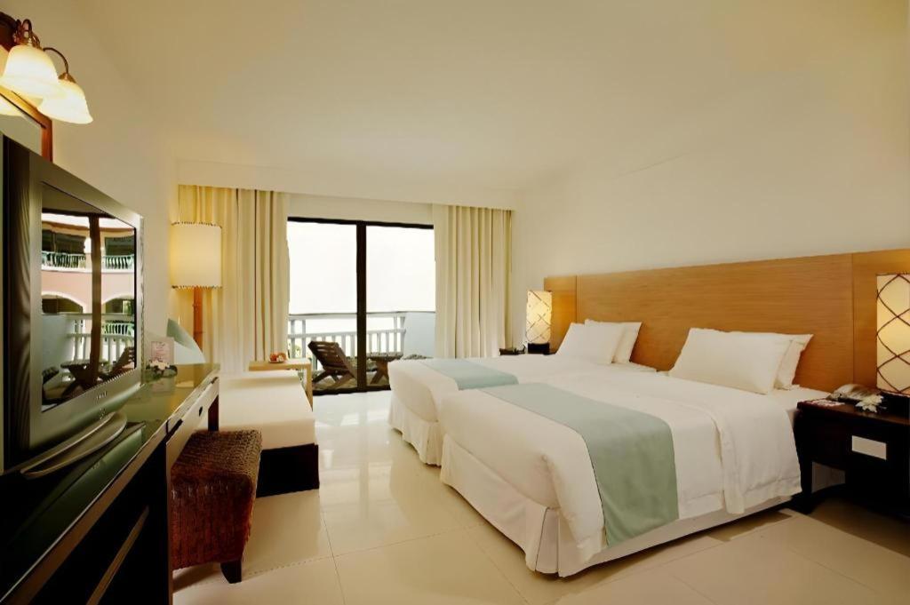 Ramada By Wyndham Phuket Southsea Hotel Karon Buitenkant foto
