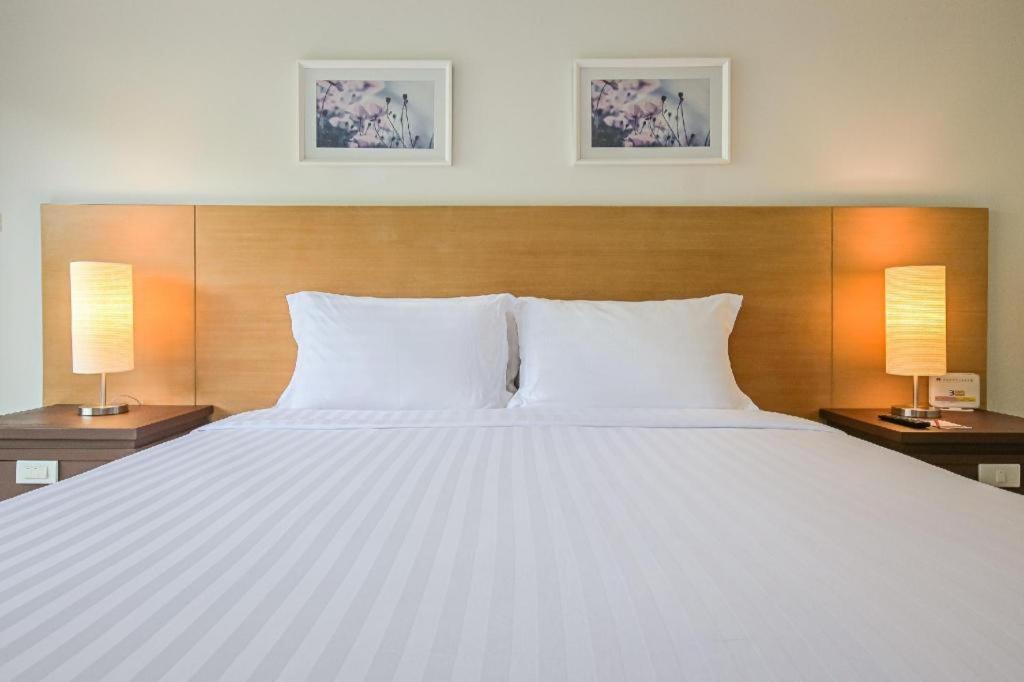 Ramada By Wyndham Phuket Southsea Hotel Karon Buitenkant foto