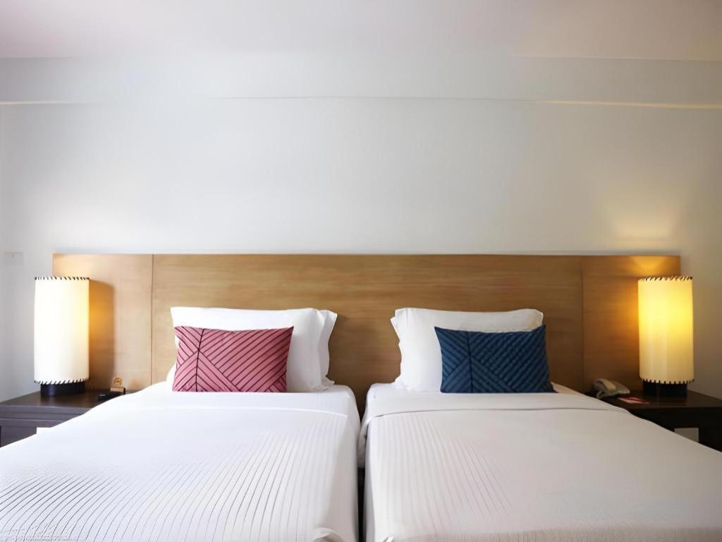 Ramada By Wyndham Phuket Southsea Hotel Karon Buitenkant foto