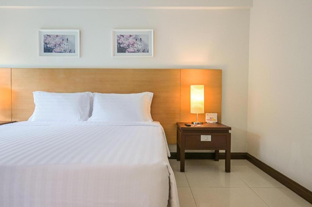 Ramada By Wyndham Phuket Southsea Hotel Karon Buitenkant foto