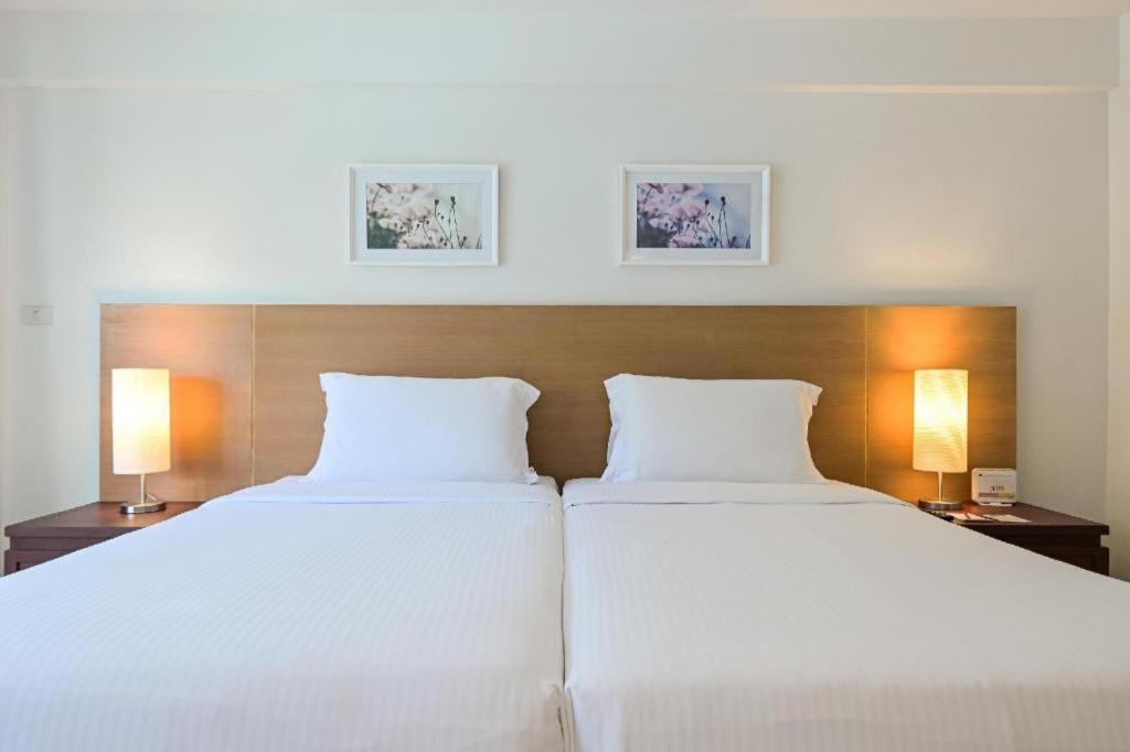 Ramada By Wyndham Phuket Southsea Hotel Karon Buitenkant foto