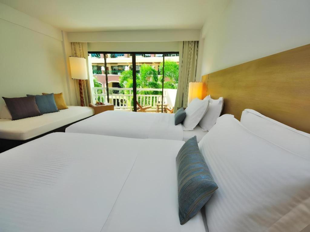 Ramada By Wyndham Phuket Southsea Hotel Karon Buitenkant foto