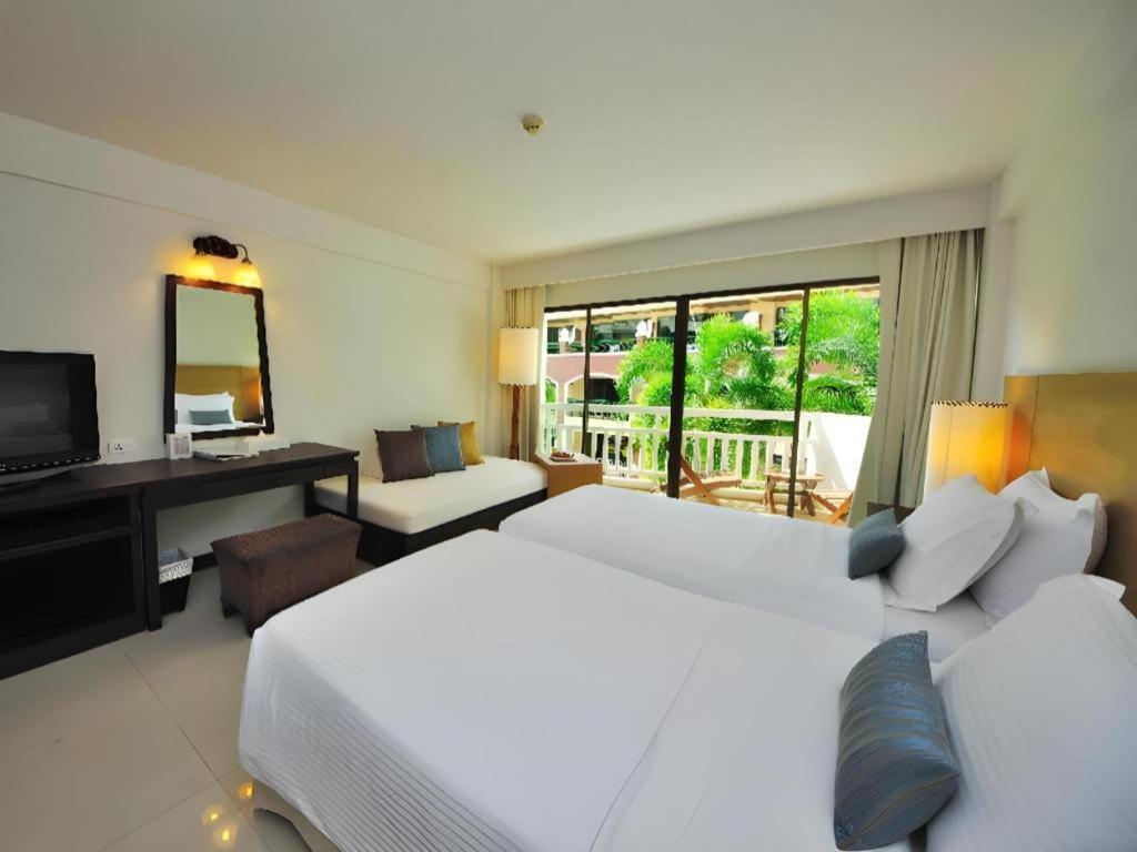 Ramada By Wyndham Phuket Southsea Hotel Karon Buitenkant foto