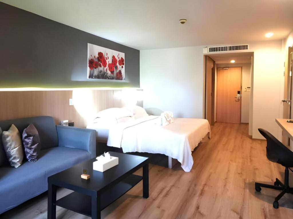 Ramada By Wyndham Phuket Southsea Hotel Karon Buitenkant foto