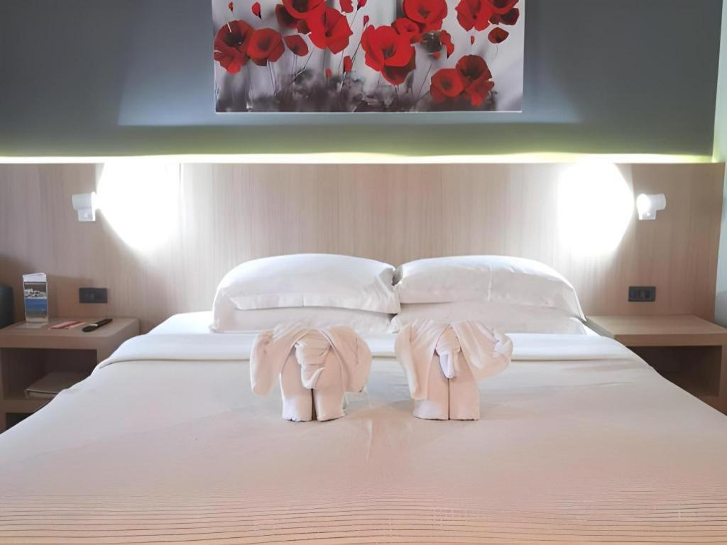 Ramada By Wyndham Phuket Southsea Hotel Karon Buitenkant foto