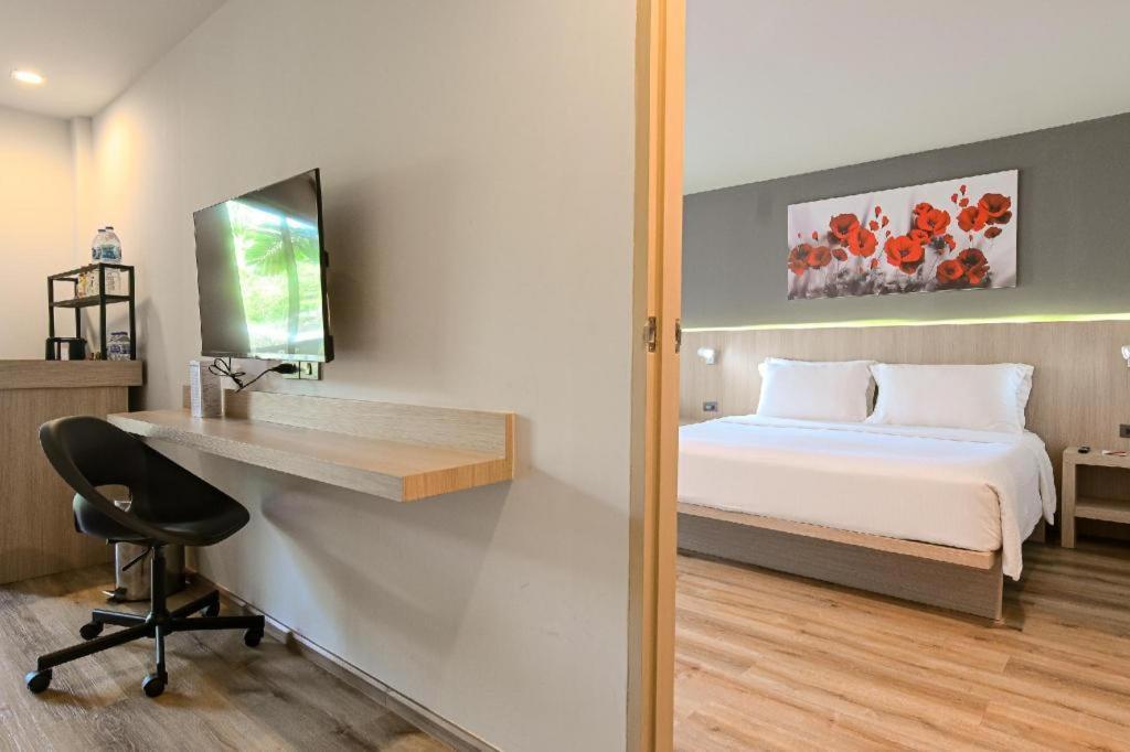 Ramada By Wyndham Phuket Southsea Hotel Karon Buitenkant foto
