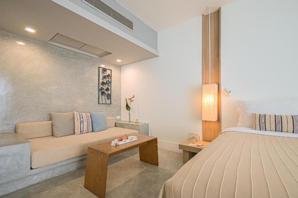 Ramada By Wyndham Phuket Southsea Hotel Karon Buitenkant foto