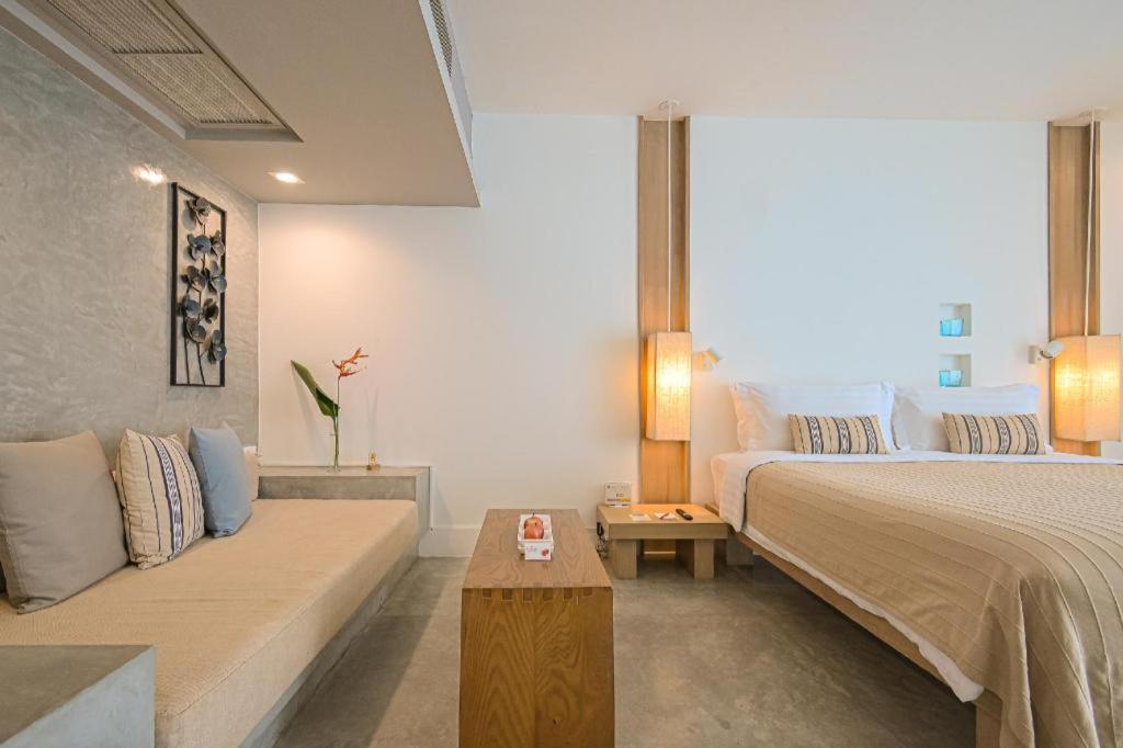Ramada By Wyndham Phuket Southsea Hotel Karon Buitenkant foto