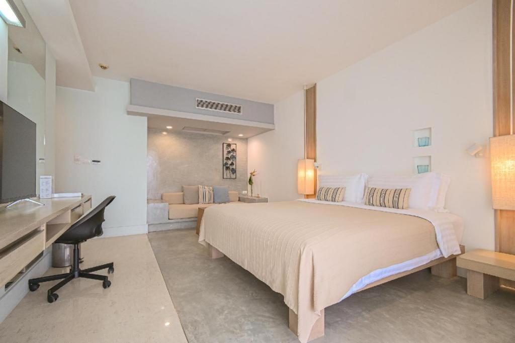 Ramada By Wyndham Phuket Southsea Hotel Karon Buitenkant foto
