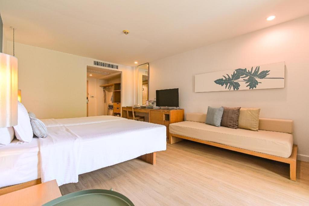 Ramada By Wyndham Phuket Southsea Hotel Karon Buitenkant foto