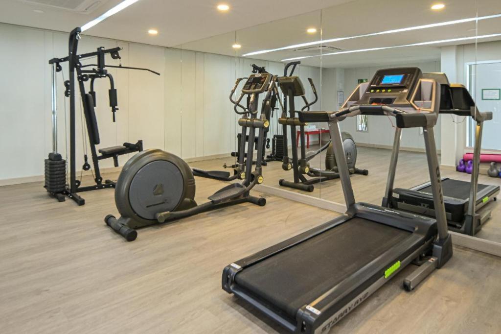 Ramada By Wyndham Phuket Southsea Hotel Karon Buitenkant foto