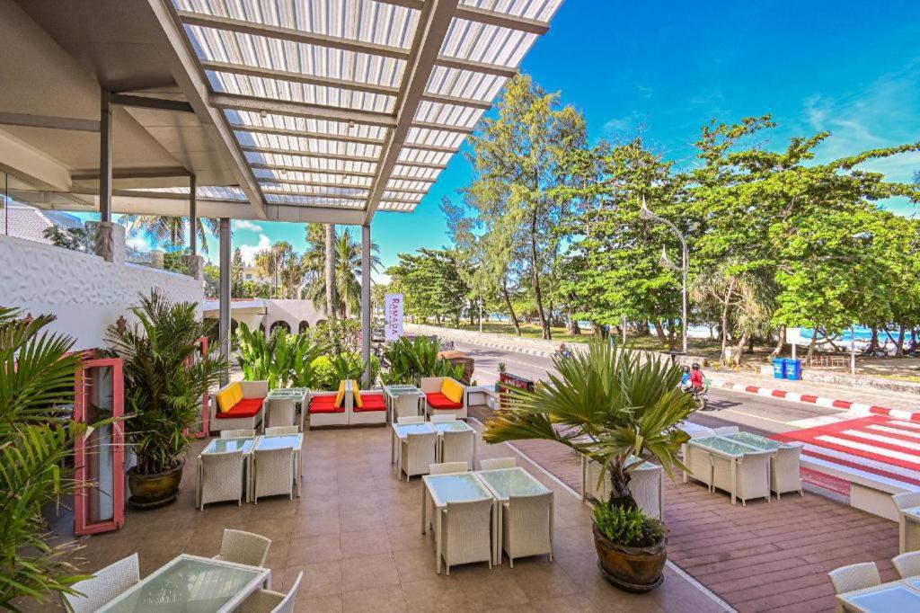 Ramada By Wyndham Phuket Southsea Hotel Karon Buitenkant foto